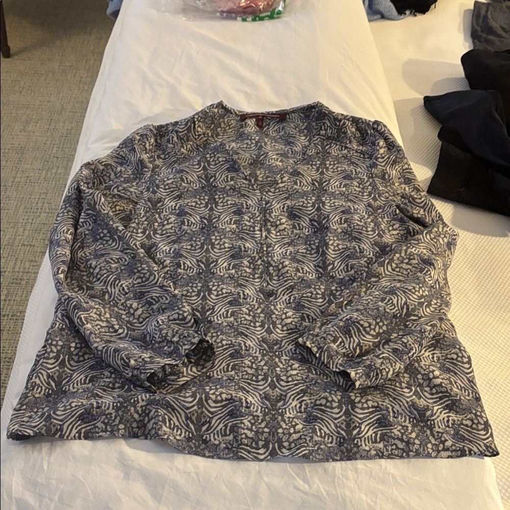 Comptoir Des Cotonniers Navy and Cream Patterned Blouse